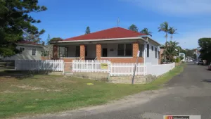 Image of MRS MOTTEES COTTAGE - SHORT STROLL TO BEACH, AIRCONDITIONED & PET FRIENDLY.