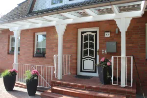 Image of Semi-detached house on the border to Hamburg between \"Old Land\" and Nordheide