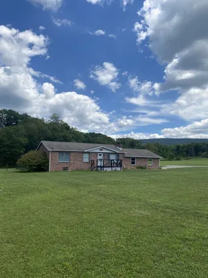 Image of Level Laurel highlands house on 5 acres!