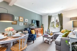 Image of Stylish Spacious Apartment in Central Windsor