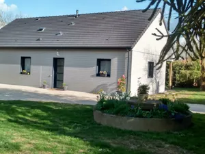 Image of Eco-friendly, Wheelchair Accessible Home with Garden and Modern Amenities Near Scenic Forest