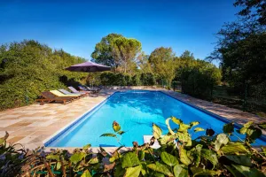 Image of La Maison des Chênes - Piscine et grand terrain arboré dans une ambiance bucolique.