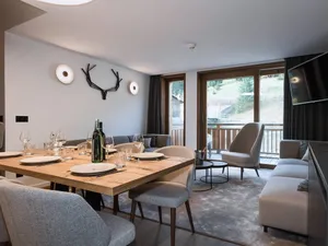 Image of Appartement Duplex 94m² Courchevel Village - Pour 6 personnes - Pieds des pistes avec Parking et Wifi - FR-1-631-111