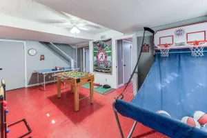 Image of 4 Bedrooms! Ping Pong, Basket Ball, Games, Large Covered Deck, Crimson House