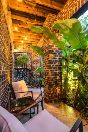 Image of Oakwood near downtown with Nespresso, Bikes & Bidet.