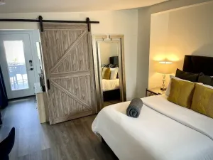 Image of Private Mother-in-law suite with separate entrance