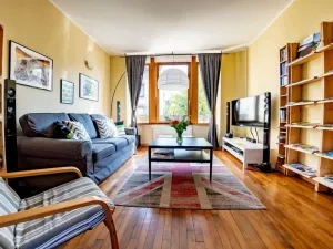 Image of Spacious 2-Bed Apartment Near City Center with Garden Access & Private Parking