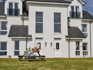Image of Seaviews And Hot Tub At The Fairways - Uk39821