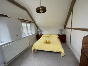 Image of Delightful 2 bed cottage near airport with Free Parking and Wi-fi