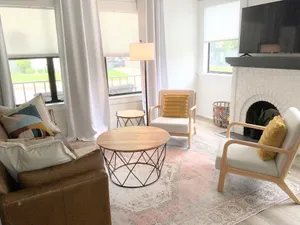 Image of 🏠Modern 1 Bedroom Apartment Historic District Sleeps 4 Walkable to Downtown