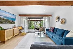 Image of Stylish Townhouse, private courtyard walk to beach