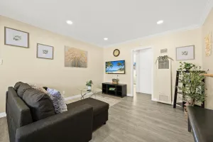 Image of Sunny & Cheerful Near I-10 ~ Queen Beds ~ Parking!