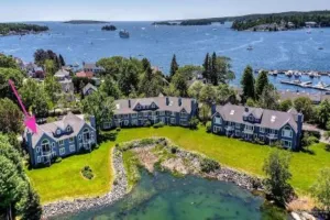 Image of Beautiful Condo on Ocean Cove - Easy walk to harbor-side town