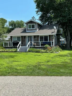 Image of Great Location! open floor plan SLEEPS 10 sandy beach and Island