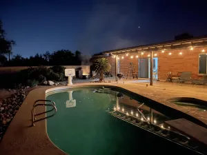 Image of Large home \/ pool near the Catelina Foothills
