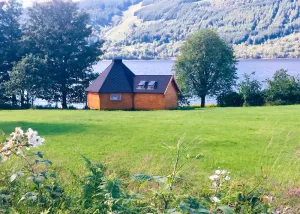 Image of Seal Point Cabin, peaceful, private, couples retreat, loch edge & pet friendly (1 only)