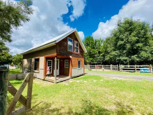 Image of ELET Farm Cottage, Horse Encounter Farm Stay, Loft Cabin, 35 Mins to Beach