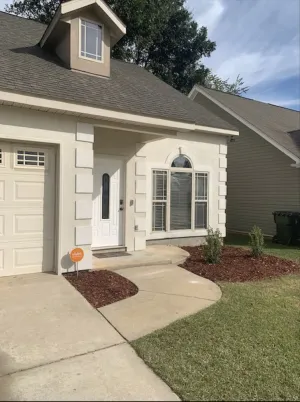 Image of Cozy, Stylish Garden Home