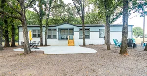 Image of Cozy 2021 Lake Texoma Cabin Close To Everything!