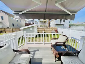 Image of Unique Wildwood 3 BR 1,5 BA House in the Heart of town