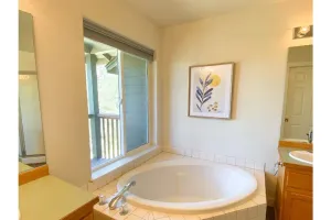 Image of Eagle Crest dog friendly on the golf course home