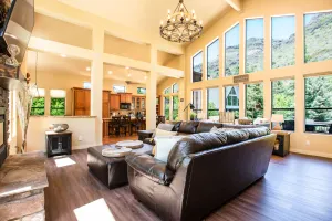 Image of Luxury Retreat in Oak Creek Canyon.  1 mile from Slide Rock Park