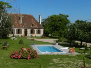 Image of Charming Farmhouse with Heated Pool, Close to Nature and Family Attractions