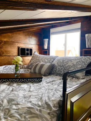Image of Luxurious Tiny House w\/Hot Tub and Sauna. Pets OK! W\/D in unit