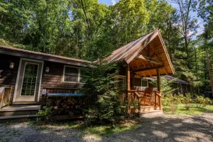 Image of Hemlock Lodge · Beautiful Cozy Cabin w\/ Hot Tub, Fire Pit & Game Room