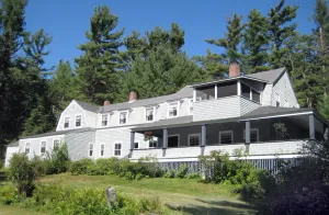 Image of Retreat or Reunion Home with Grand Porch and Views of Mountain and Lake