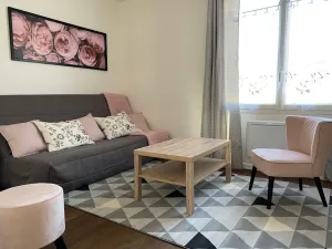 Image of Cozy T2 in La Roche-Posay, Near Free Parking & Connétable Thermes, WiFi Included