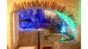 Image of New: Amazing Troglodyte Jacuzzi in the City Centre, A\/C, WiFi, Patio