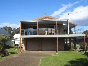 Image of Baroona by the beach
