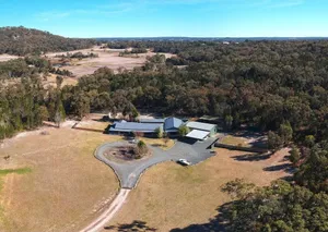 Image of Stanthorpe Country Resort, 6 bedrooms for 12 guests