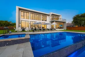 Image of Modern Lakefront Villa w\/ Pool, Jacuzzi and Gym