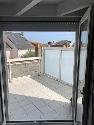 Image of T3 SEA and shops