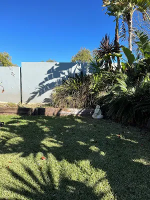 Image of Cozy Private Room with Secured Fenced Garden. Close to the Zoo. Pet Friendly!