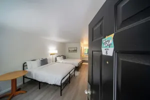 Image of Enjoy the charm of Queen Suite Number 6 at GloryDayz!