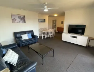 Image of Centrally located Tuncurry unit.
