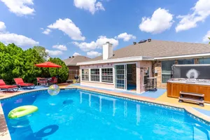 Image of Private Heated Pool, Big Hot Tub, Fenced Yard, Fire Pit, 6 TVs, 1500 Video Games