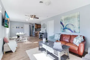 Image of Peaceful Sunshine Cottage walk to waterfront family friendly