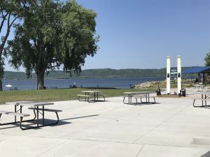 Image of Beautiful spacious house with spectacular  views of Lake Pepin