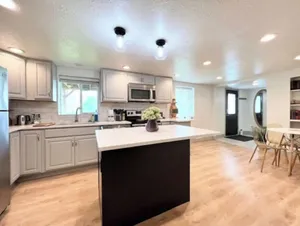 Image of Cozy Bountiful Abode- 3bd\/1bth private bsmt\/bkyd.