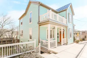 Image of The Hunker Down: Cheerful 2 Bed and Pet Friendly