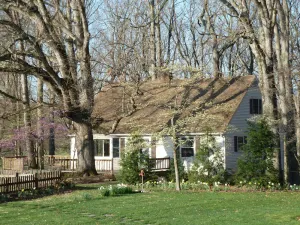 Image of Oak Tree Cottage: Beautiful farm with mountain views.