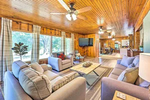 Image of 'Lochview Lodge' Idyllic Farmhouse in Grove!