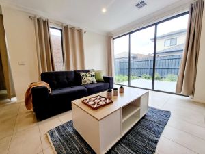 Image of Modern Narre Warren home, close to Fountain Gate shopping centre