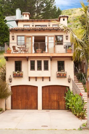 Image of Walk to beach, surf, quiet neighborhood.
