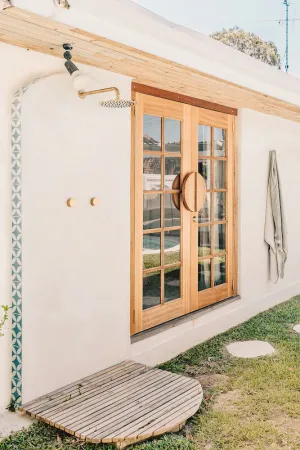 Image of Modern coastal family home - 5 mins to beach!