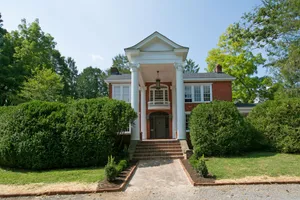 Image of Elegant Updated Mansion in the Heart of Lewisburg